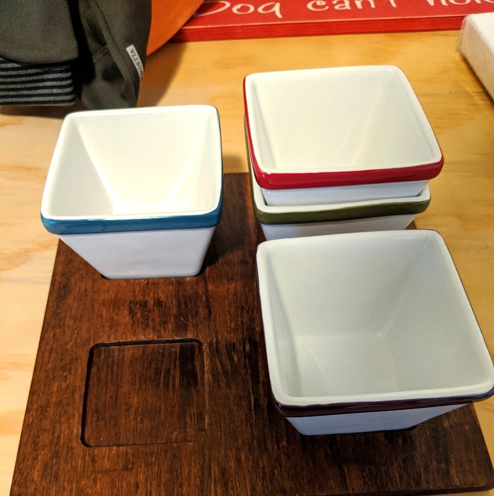Serving bowls with tray